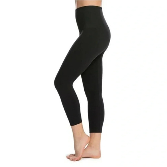 Spanx black “look at me” seamless high rise crop leggings - Picture 2 of 9